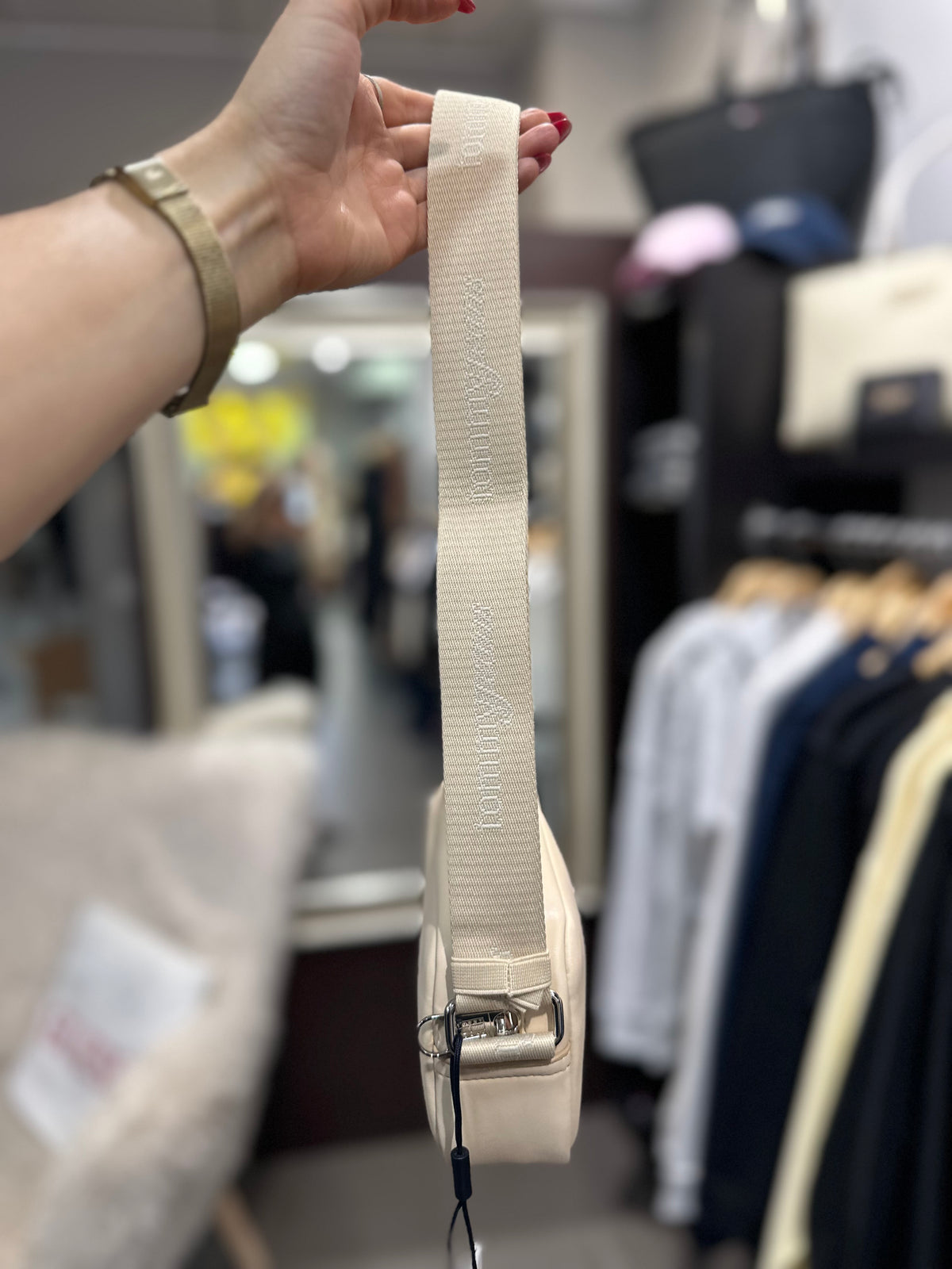 Bolso Tommy bandolera beige
