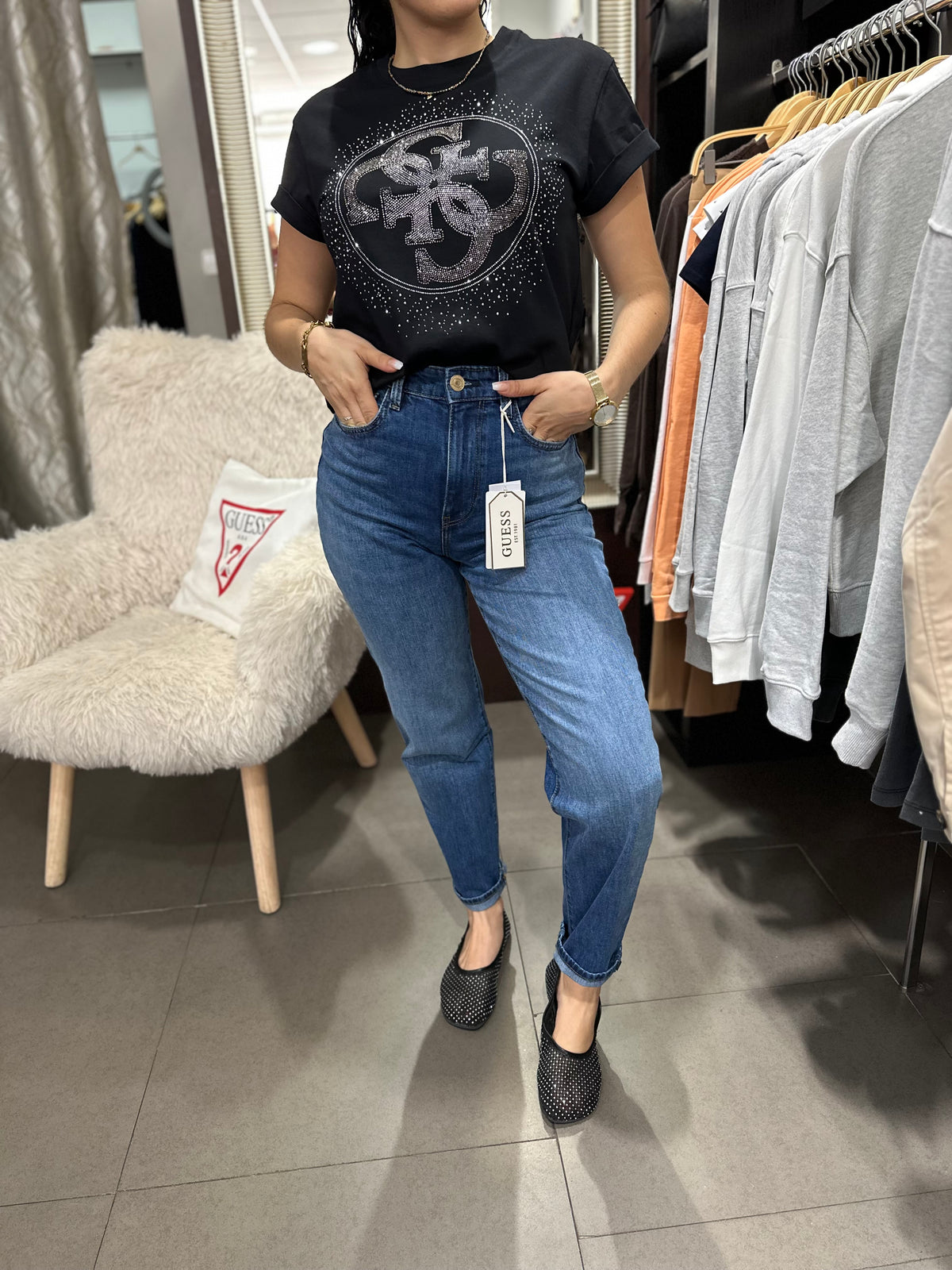 Camiseta Guess cuadrada logo 4g brillo negra