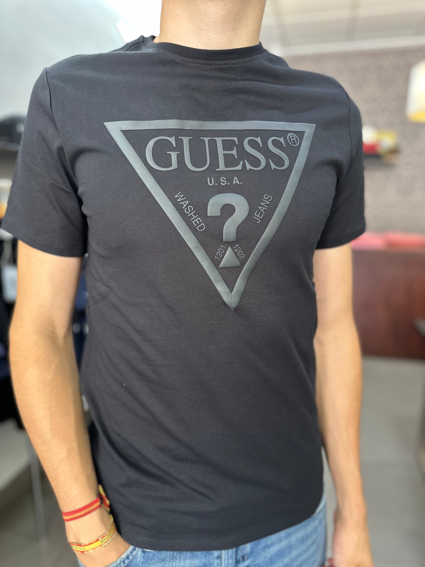 Camiseta Guess negra