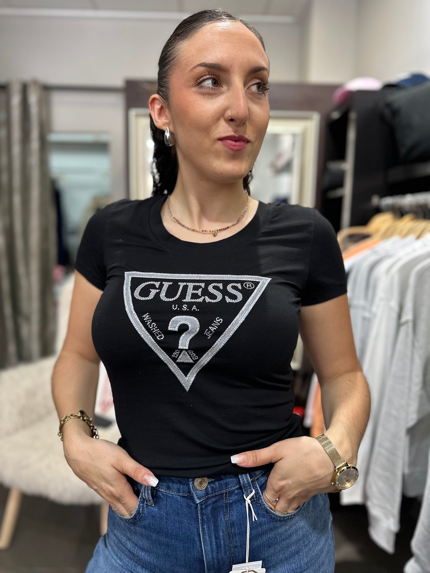 Camiseta Guess negra logo brillo