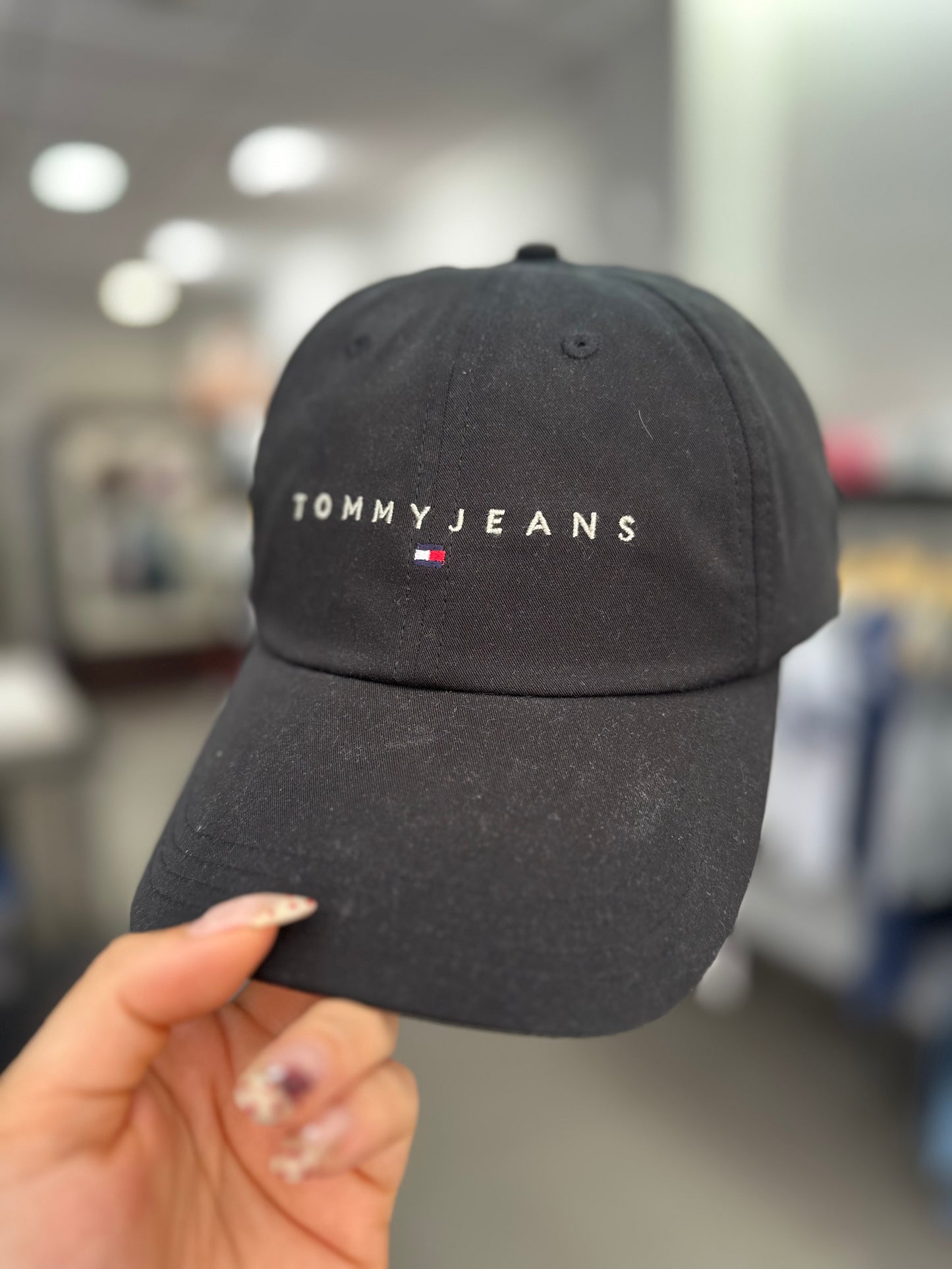 GORRA TOMMY JEANS NEGRA logo beige