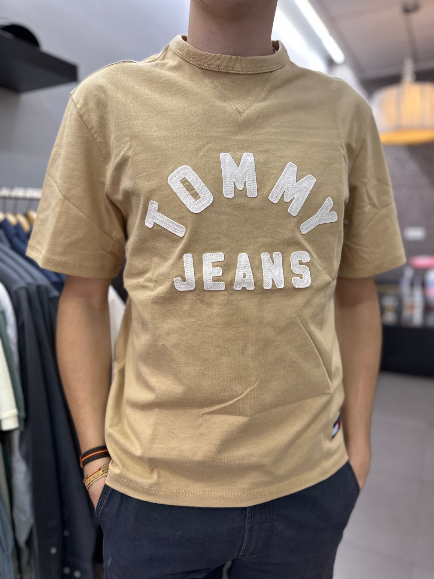 Camiseta Tommy over special fit logo bordado