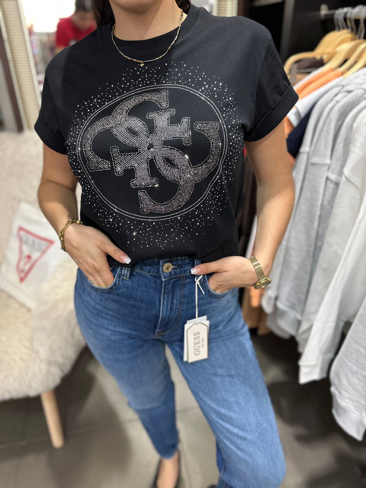 Camiseta Guess cuadrada logo 4g brillo negra