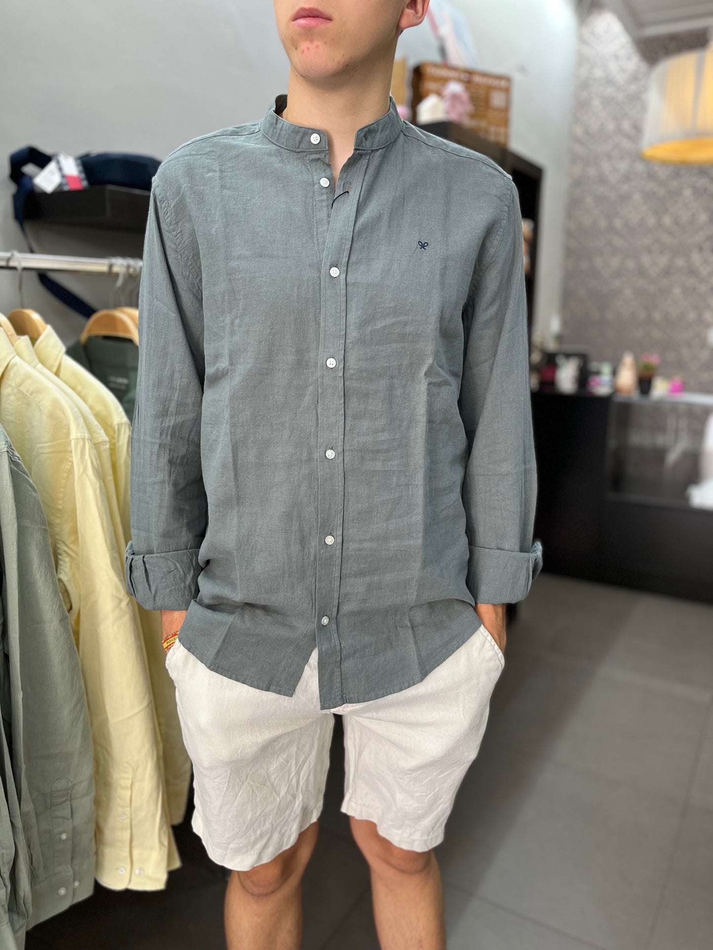 Camisa Silbon lino verde oscuro cuello mao