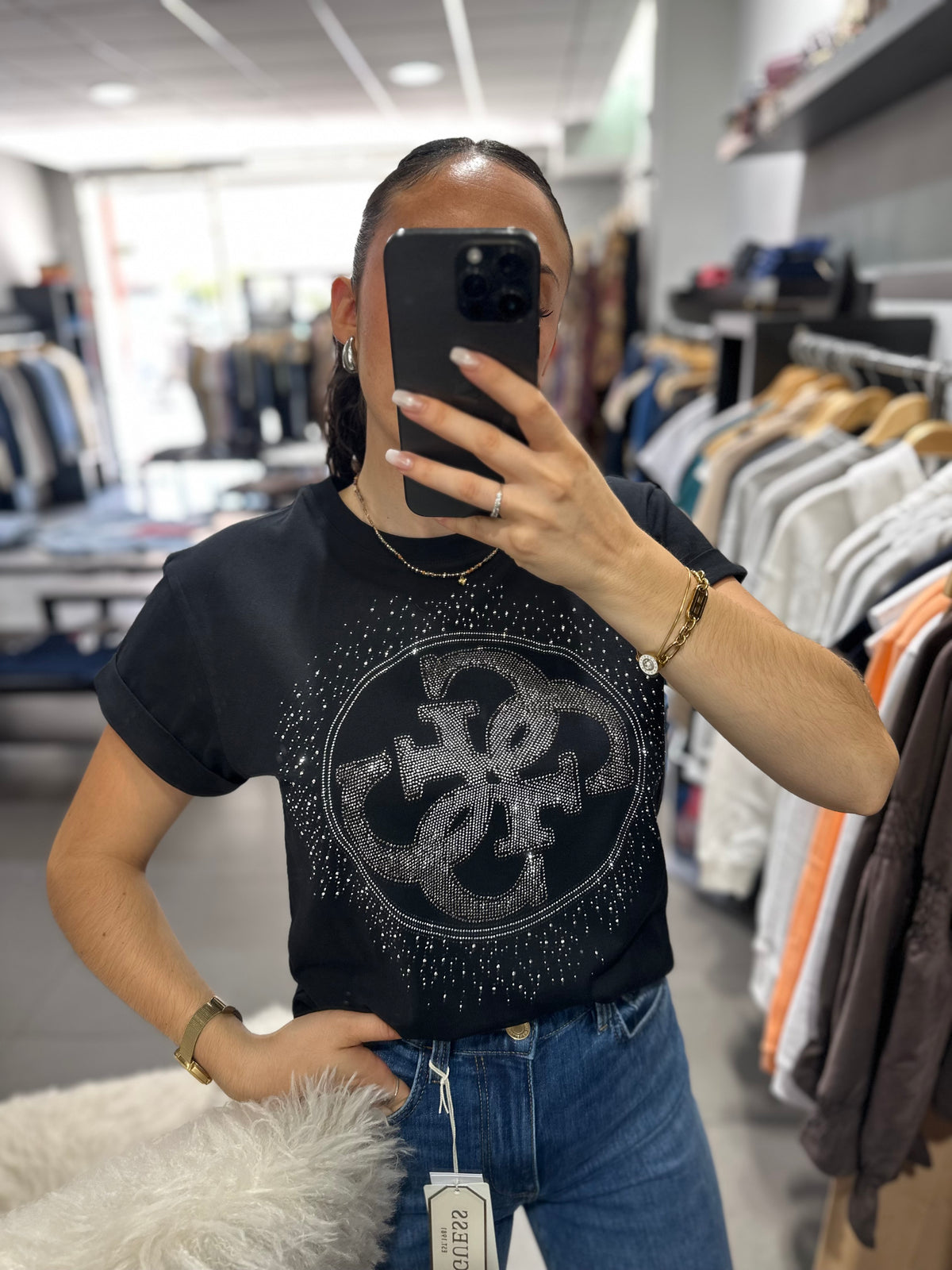 Camiseta Guess cuadrada logo 4g brillo negra