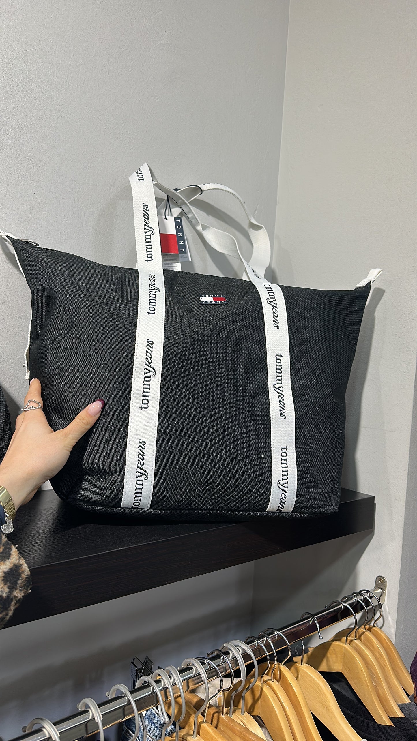 BOLSO TOMMY GRANDE CINTAS MULTILOGO