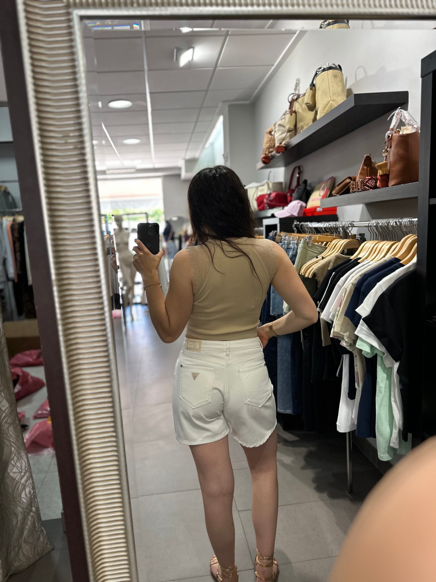 Short Guess blanco logo dorado