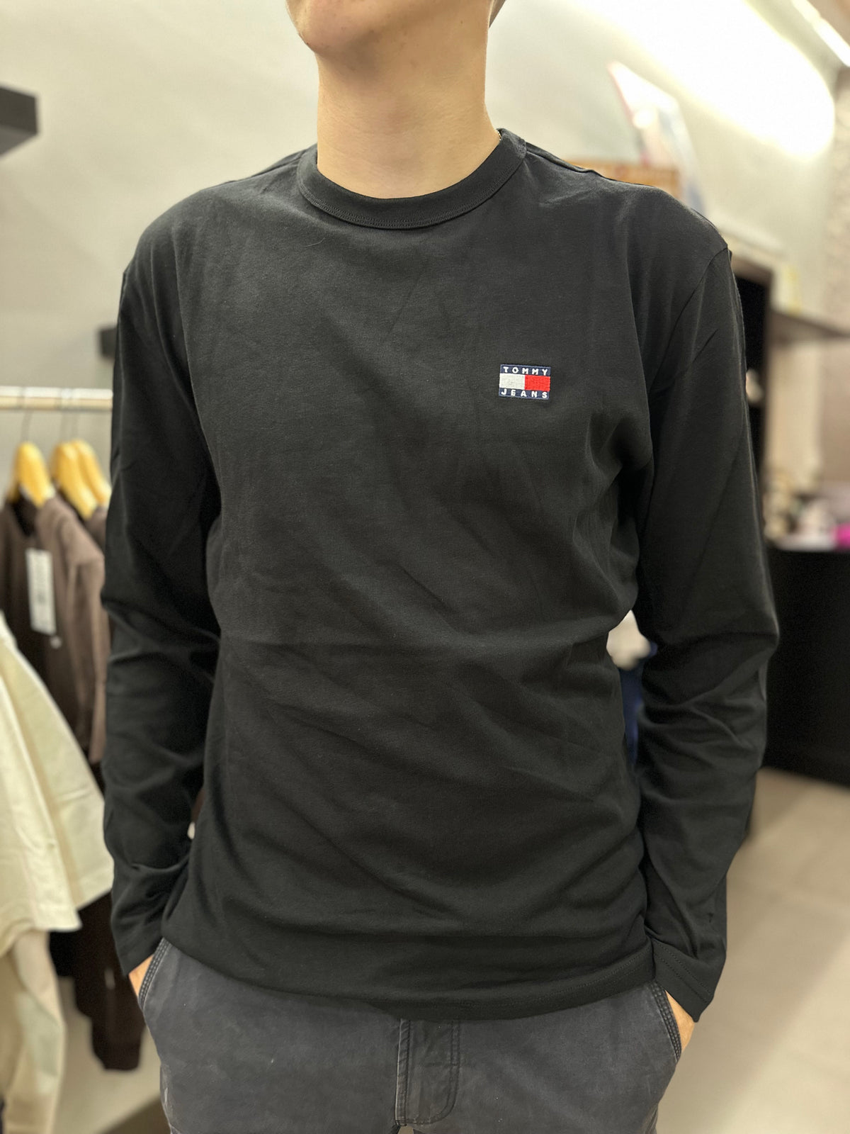 Camiseta Tommy manga larga negra logo bordado