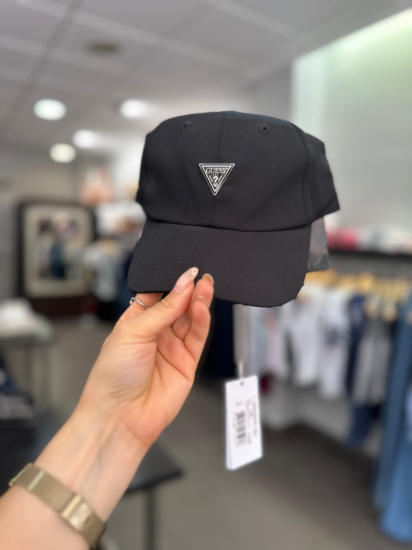 GORRA GUESS AZUL NEGRA CON LOGO NEGRO