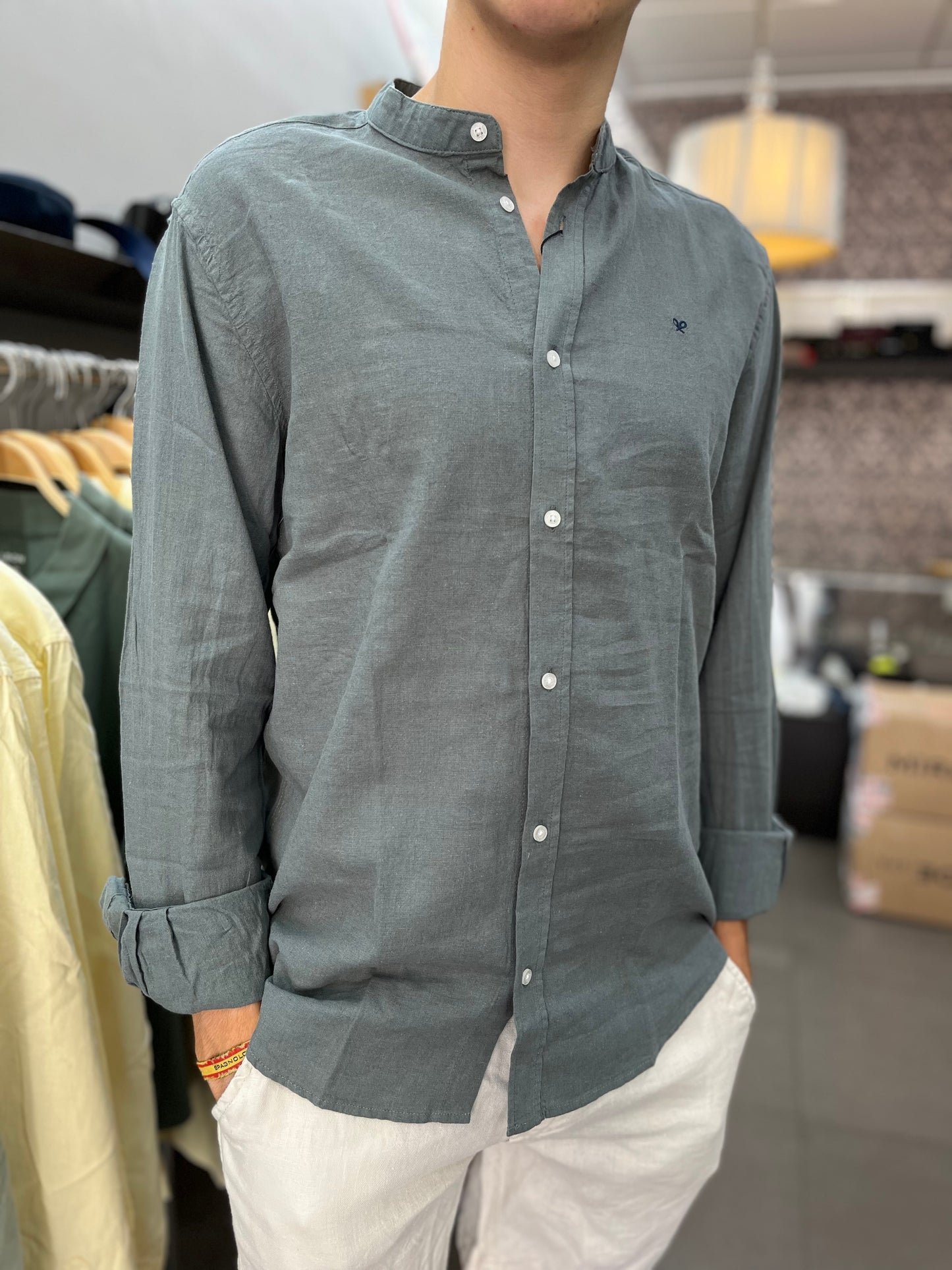 Camisa Silbon lino verde oscuro cuello mao