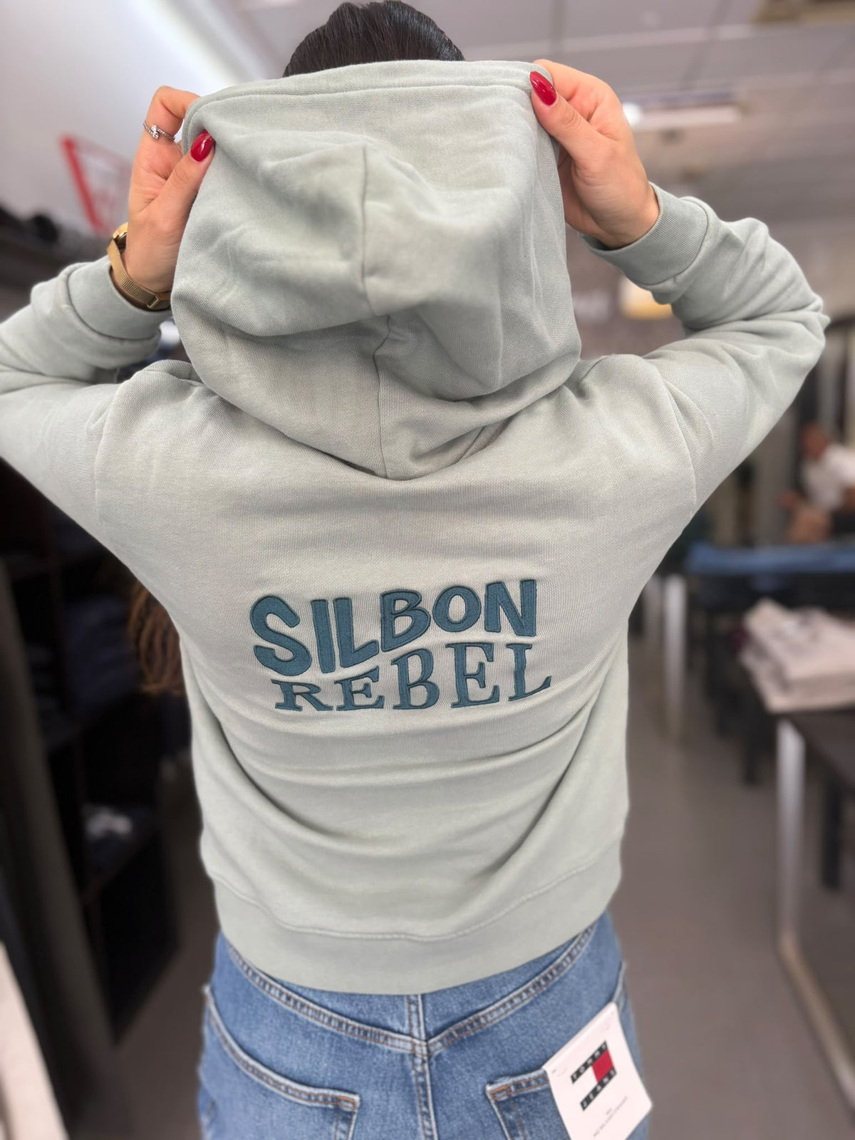 Sudadera Silbon rebel verde con capucha y logo en la espalda