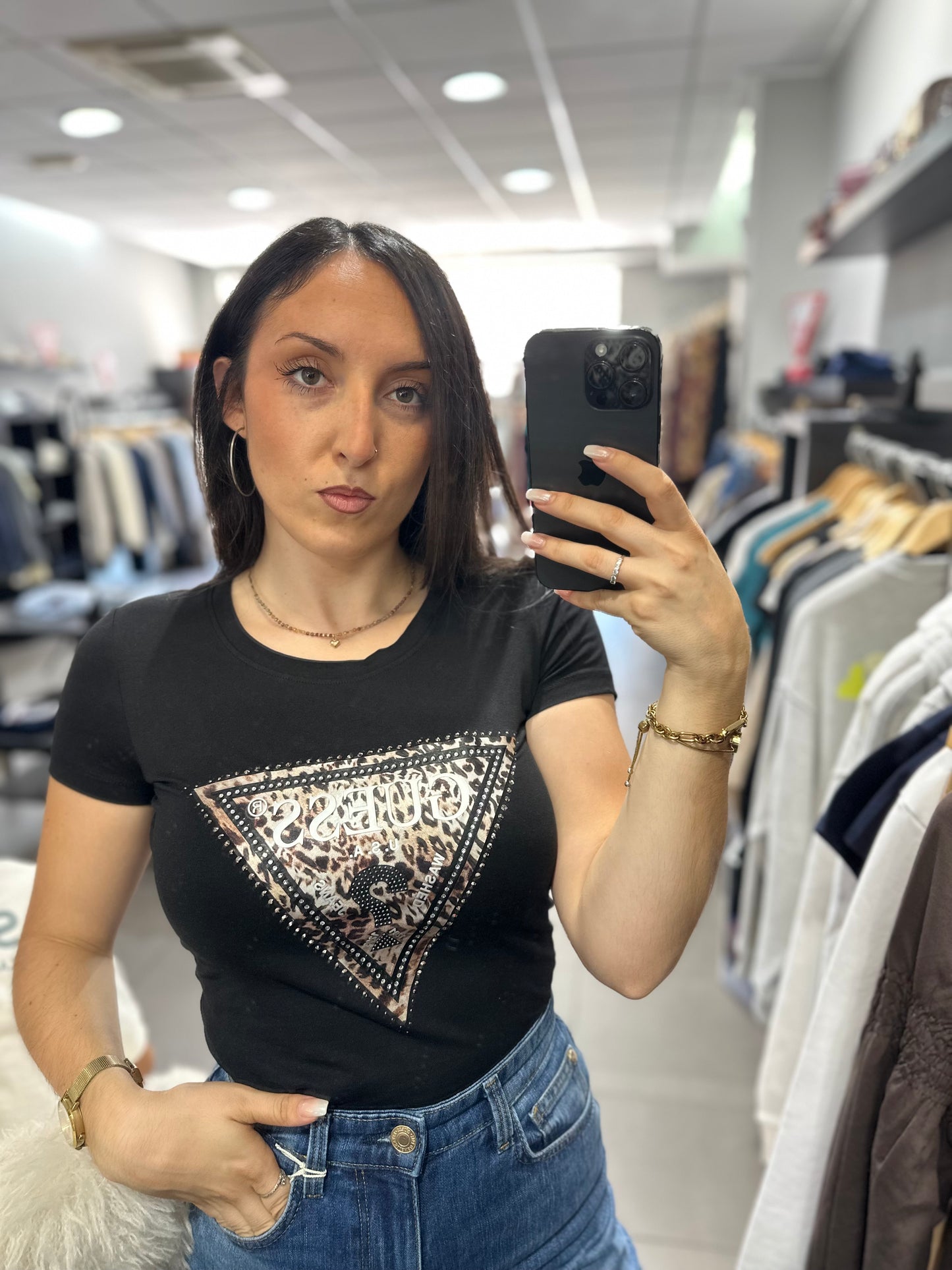 Camiseta Guess negra logo animal print