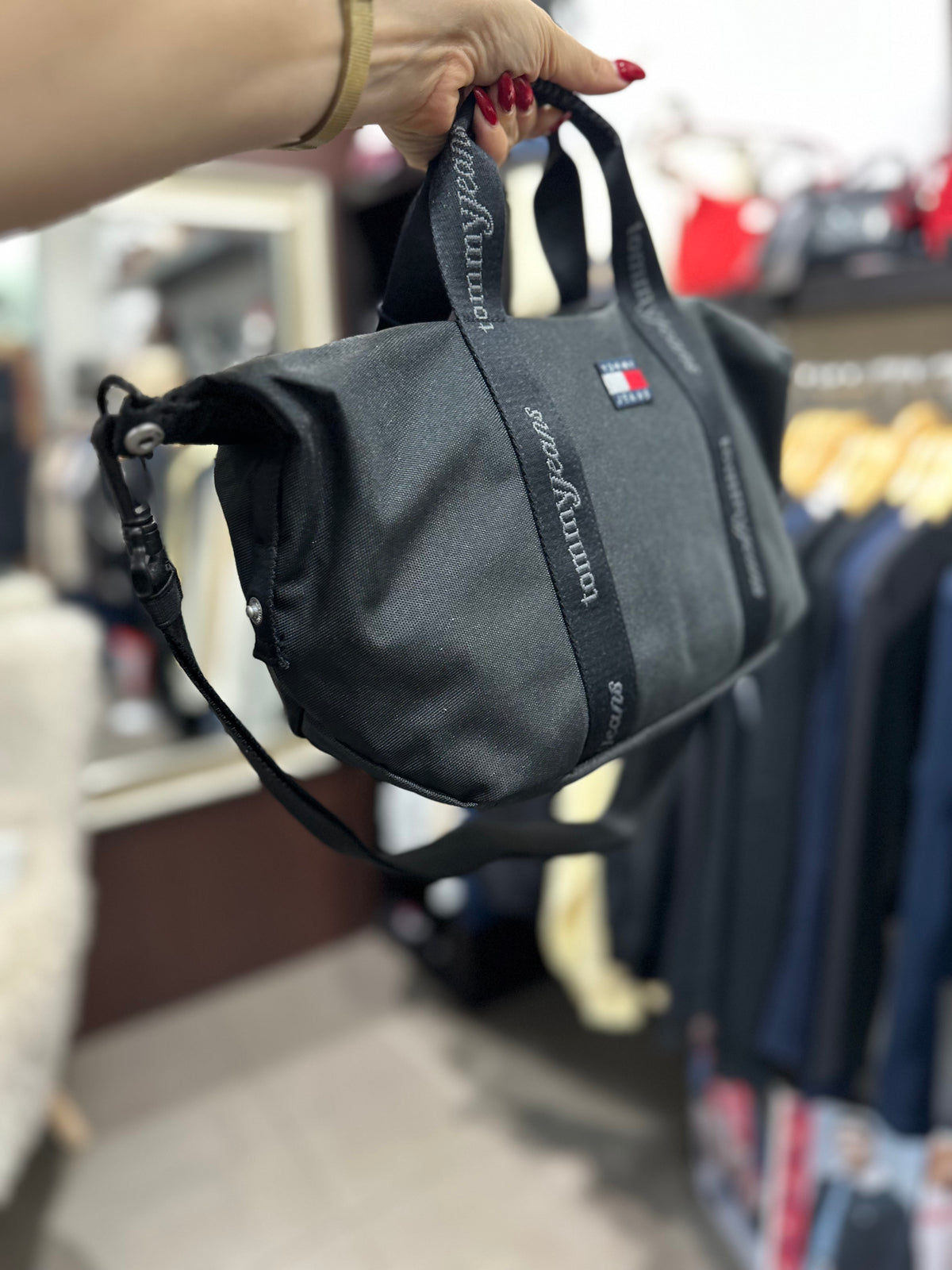 Bolso Tommy negro Nylon bandolera