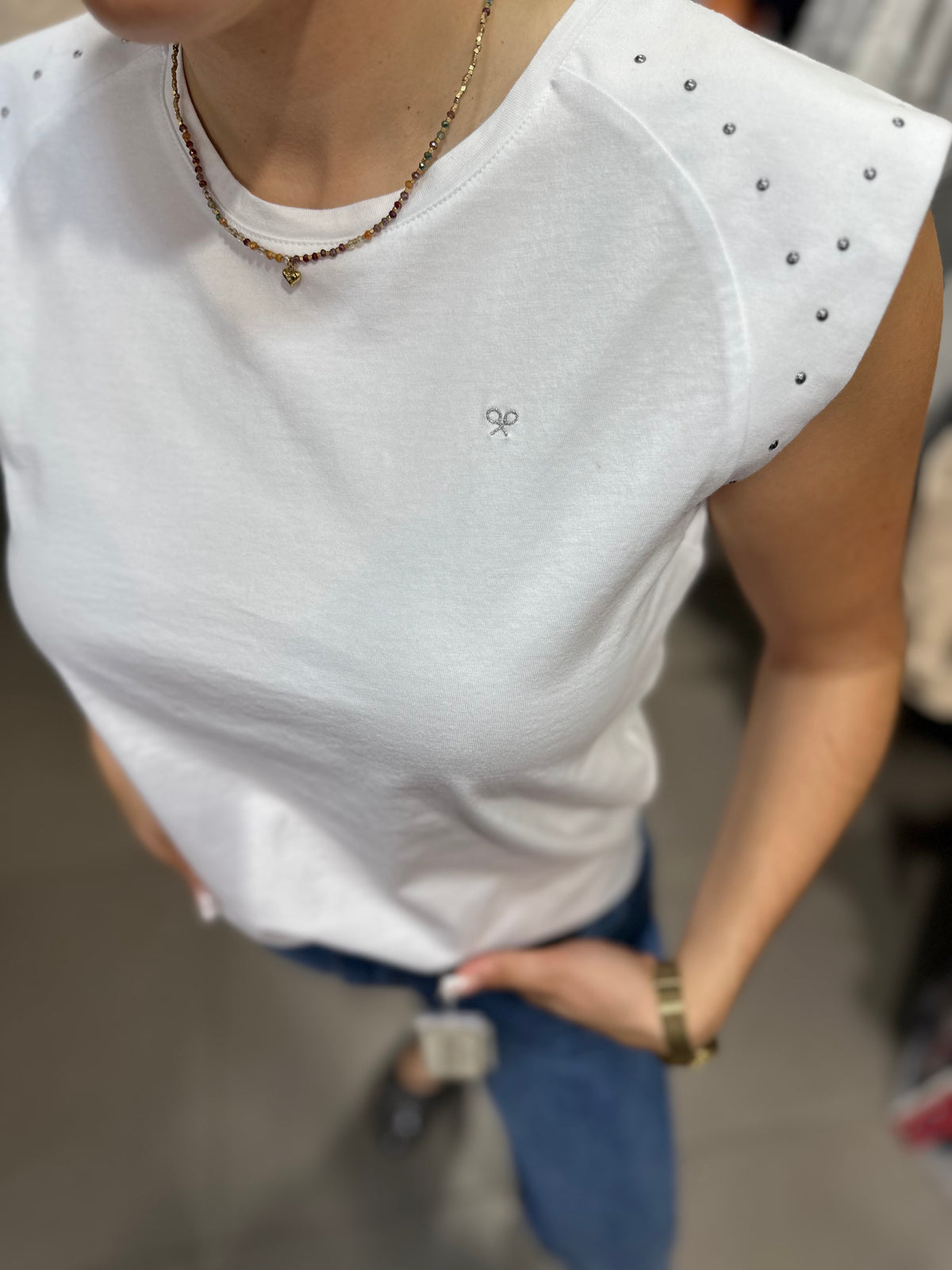 Camiseta silbon tachuelas plata
