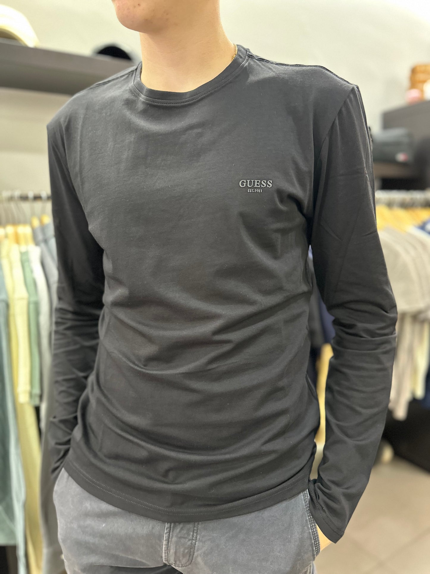 Camiseta Guess manga larga negra