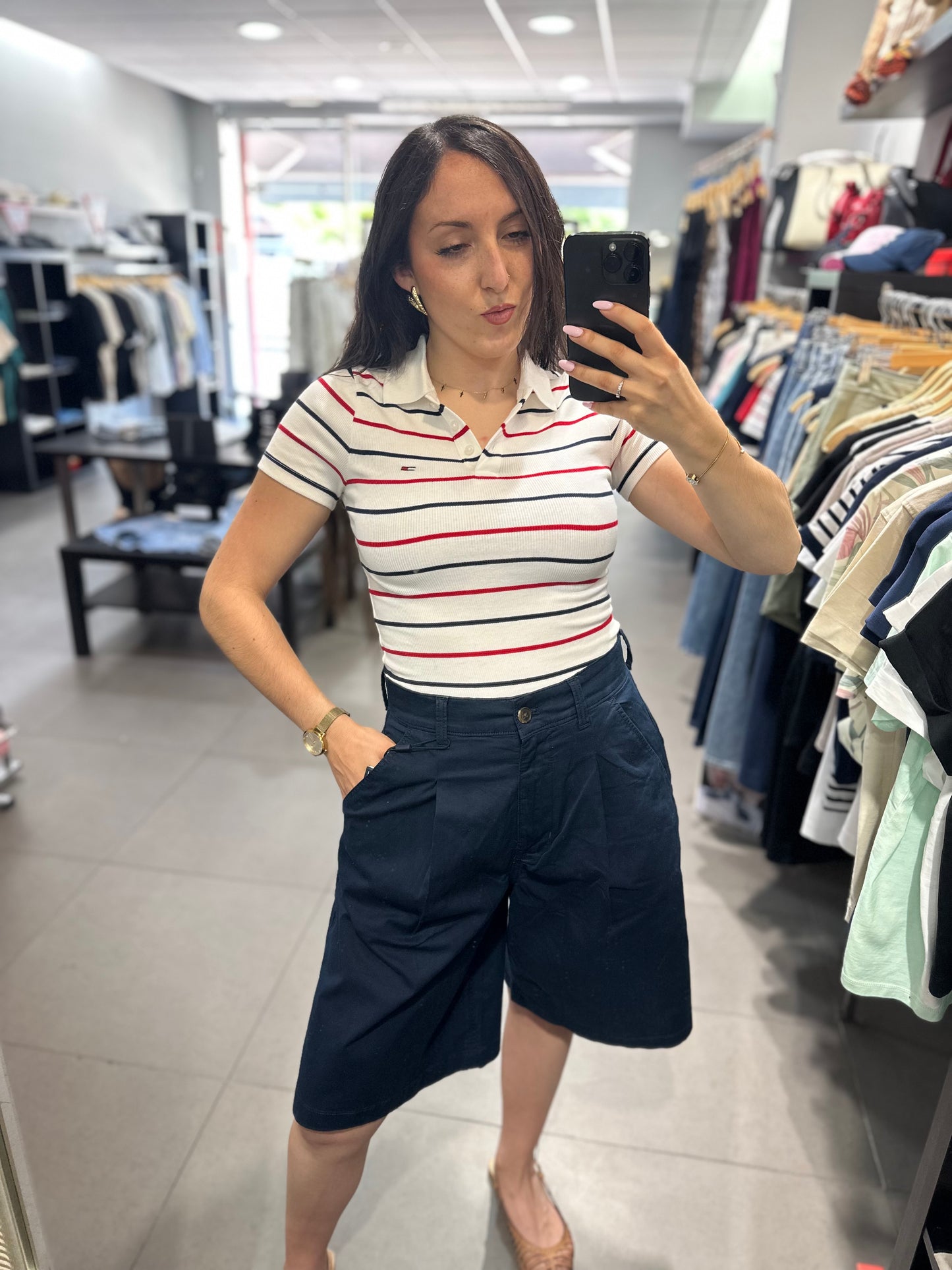 Polo Tommy mujer canalé blanco a rayas marinas y rojas