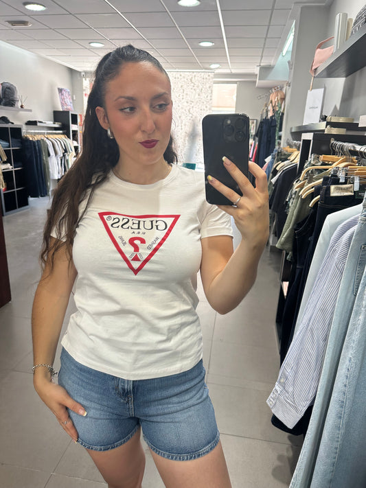 CAMISETA GUESS BÁSICA LOGO GRANDE REFULAR FIT MANGA CORTA BLANCA