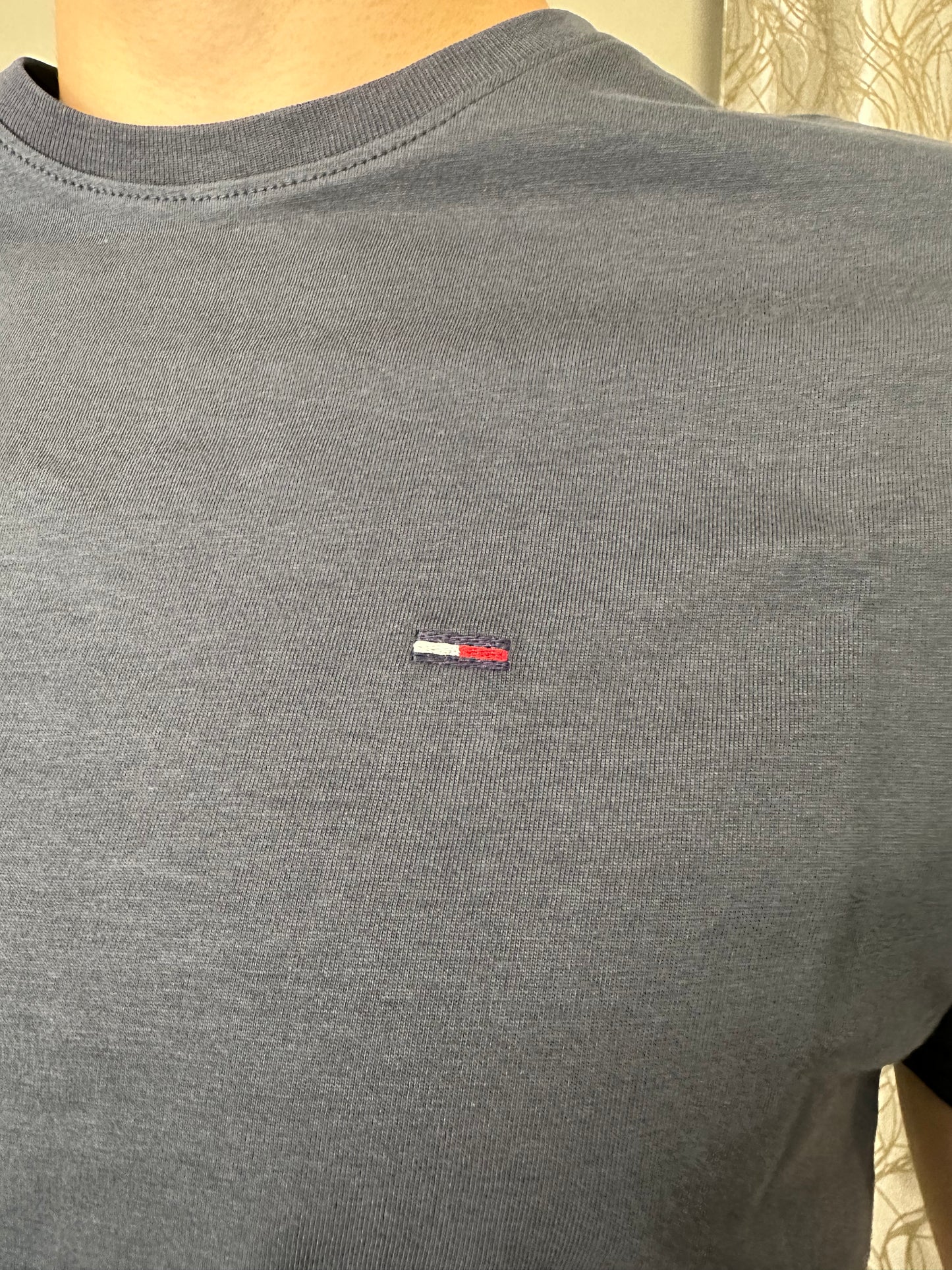CAMISETA BÁSICA TOMMYJEANS AZUL  MARINA LOGO BORDADO