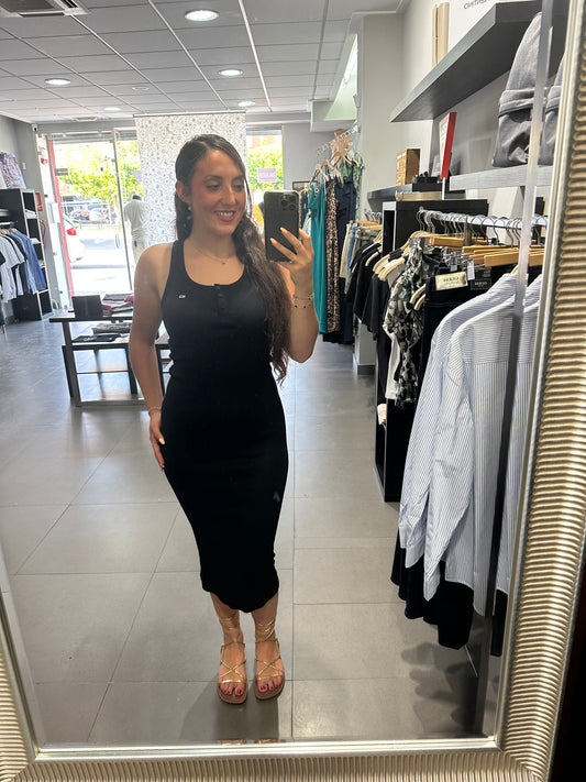 VESTIDO TOMMY JEANS MIDI TIRANTES CIN LOGO BORDADO Y TRES BOTONES CANALÉ NEGRO