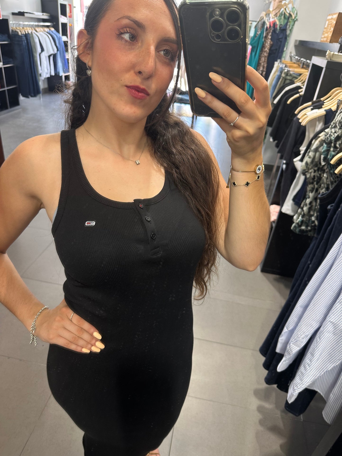 VESTIDO TOMMY JEANS MIDI TIRANTES CIN LOGO BORDADO Y TRES BOTONES CANALÉ NEGRO