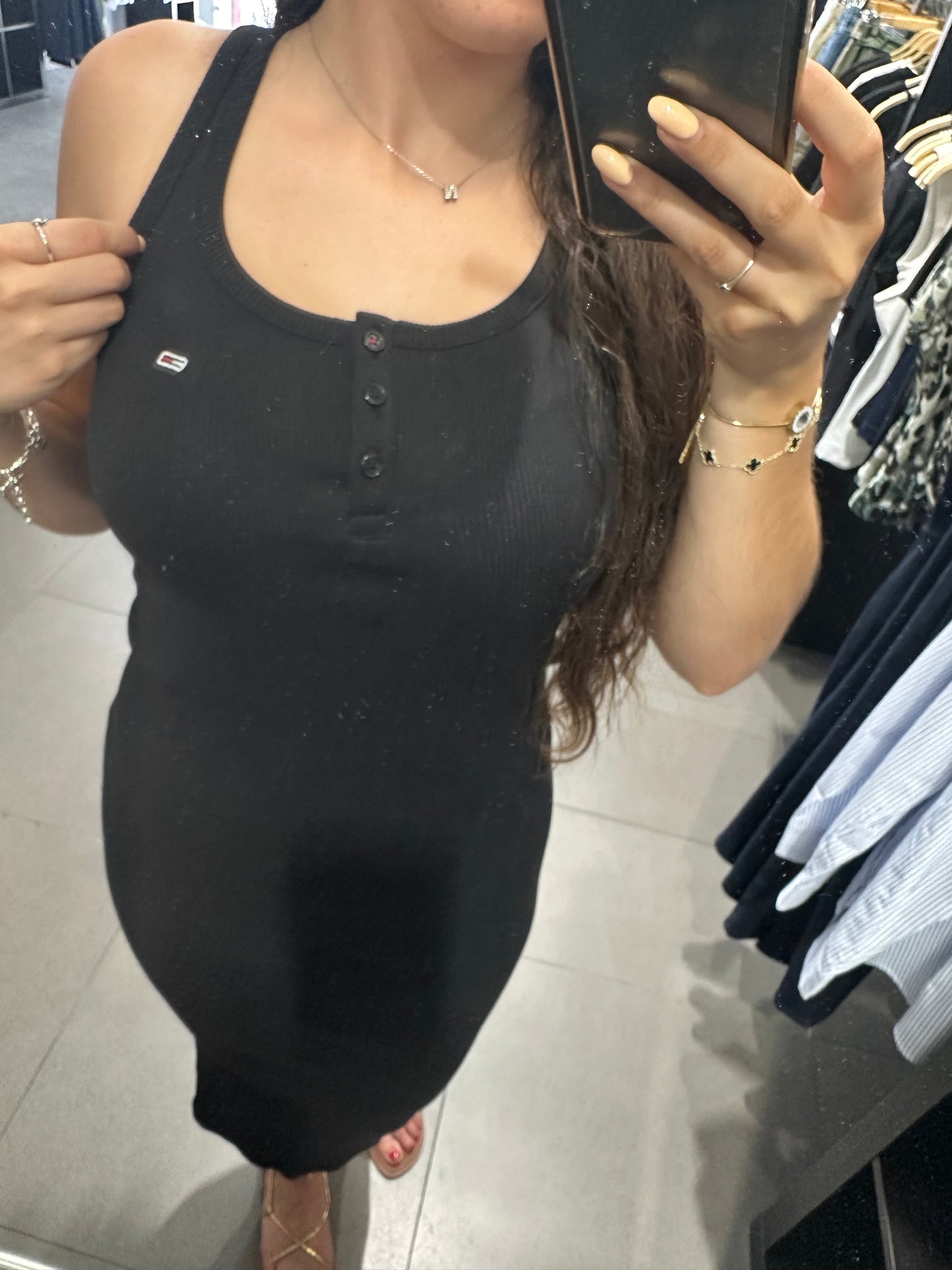 VESTIDO TOMMY JEANS MIDI TIRANTES CIN LOGO BORDADO Y TRES BOTONES CANALÉ NEGRO