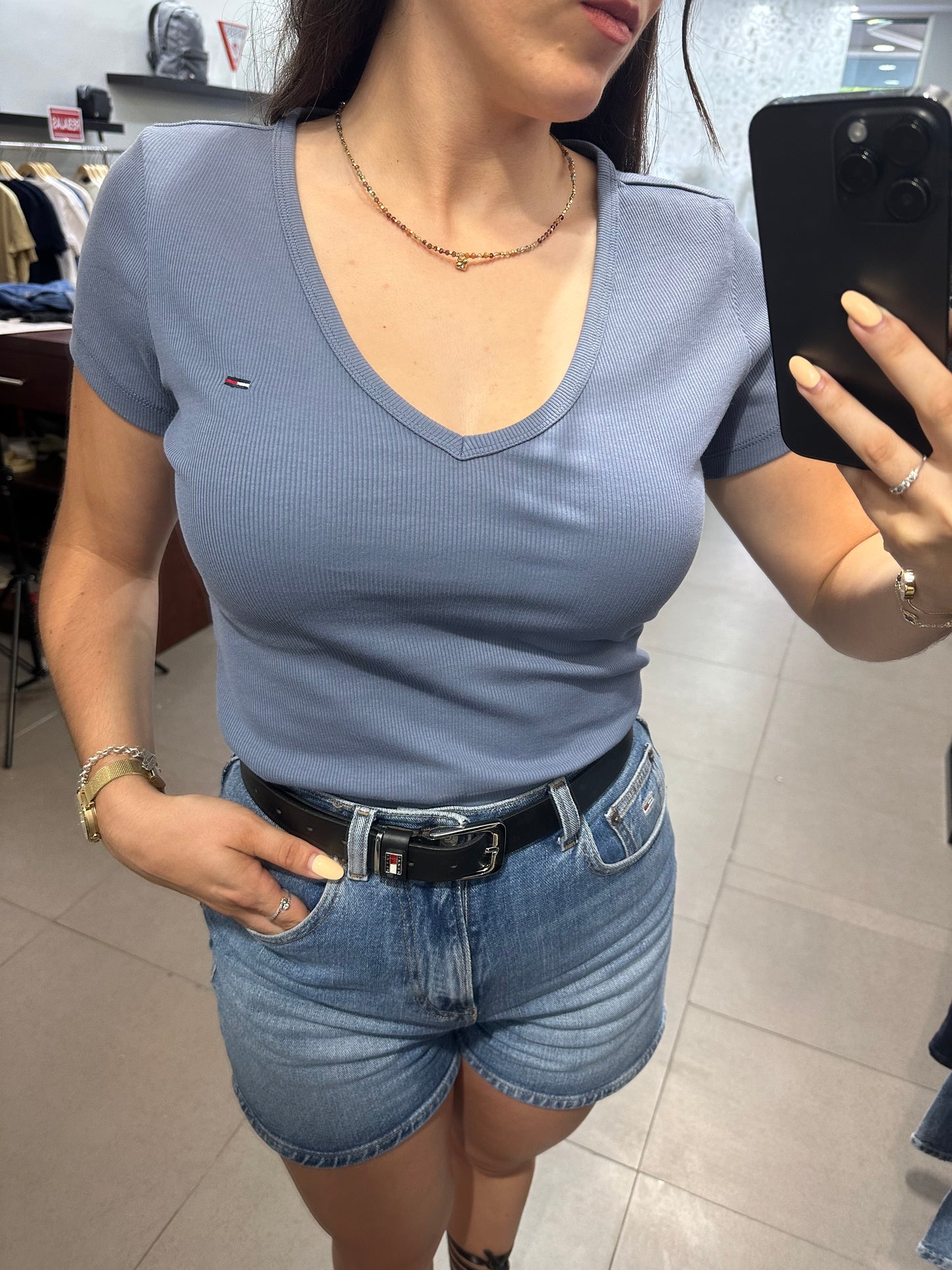 CAMISETA TOMMY JEANS CANALÉ AZUL CUELLO PICO LOGO BORDADO