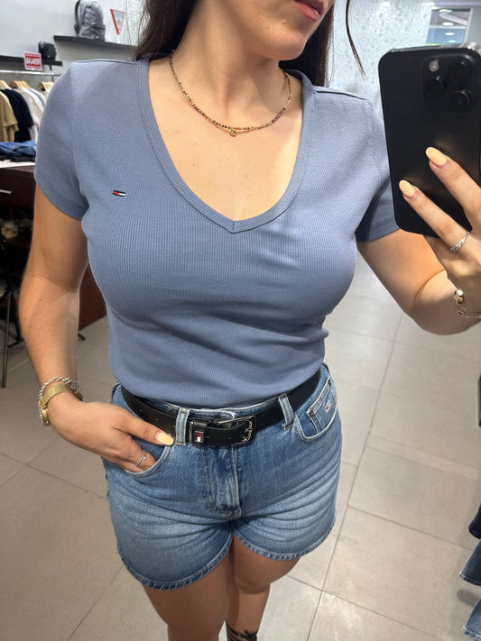 CAMISETA TOMMY JEANS CANALÉ AZUL CUELLO PICO LOGO BORDADO
