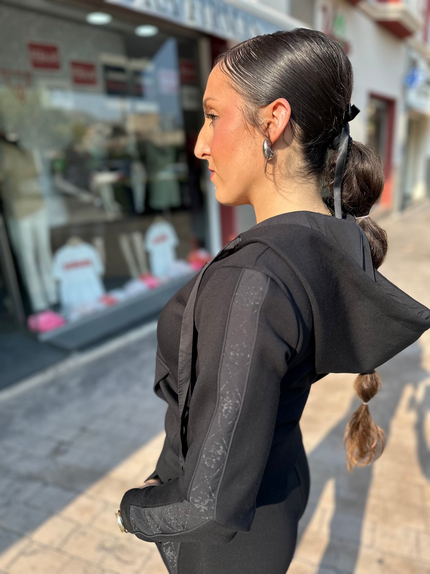 CHÁNDAL GUESS NEGRO PANTALÓN Y SUDADERA CON CREMALLERA BANDA LATERAL LOGO 4G BRILLO