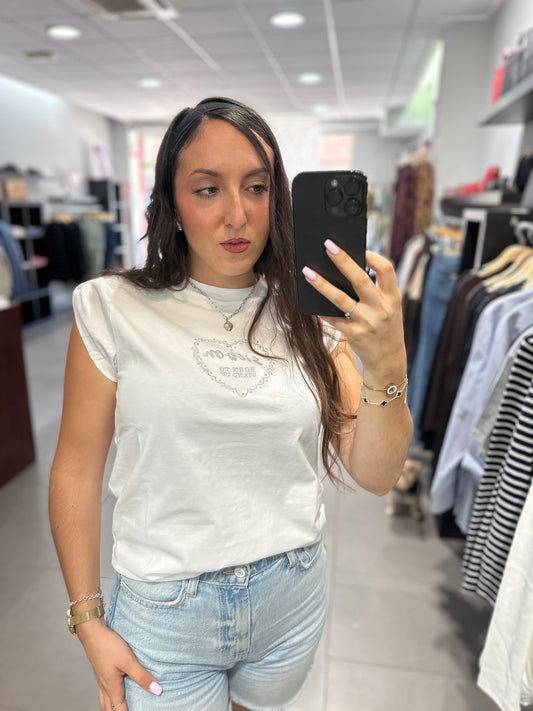 CAMISETA SILBON BLANCA CON LOGO BORDADO PLATEADO CON MANGA DOBLE POSICIÓN