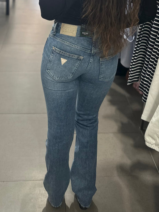 VAQUEROS GUESS CORTE RECTO TALLE MEDIO AZUL LAVADO CLARO