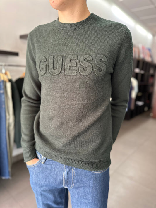 JERSEY GUESS VERDE OSCURO CON LOGO RELIEVE