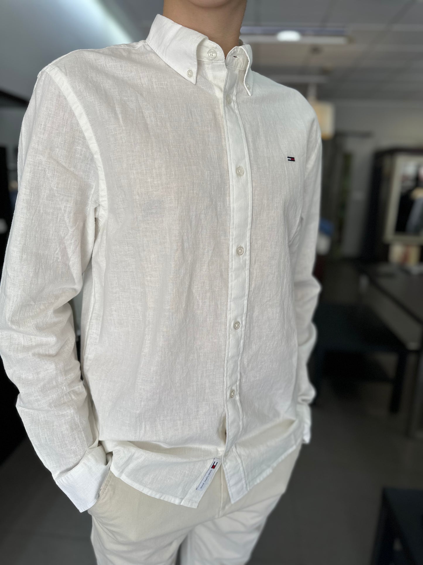CAMISA TOMMY JEANS LINO BLANCO CON LOGO