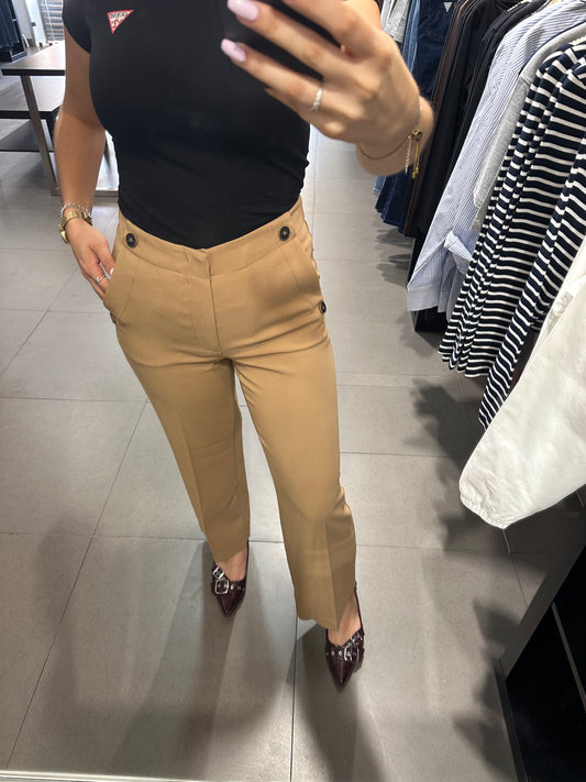PANTALÓN SILBON CAMEL CON BOTONES TRAJE