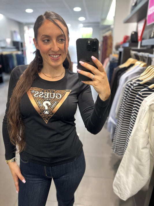 CAMISETA GUESS NEGRA LOGO ANIMAL PRINT Y BRILLOS BRONCE