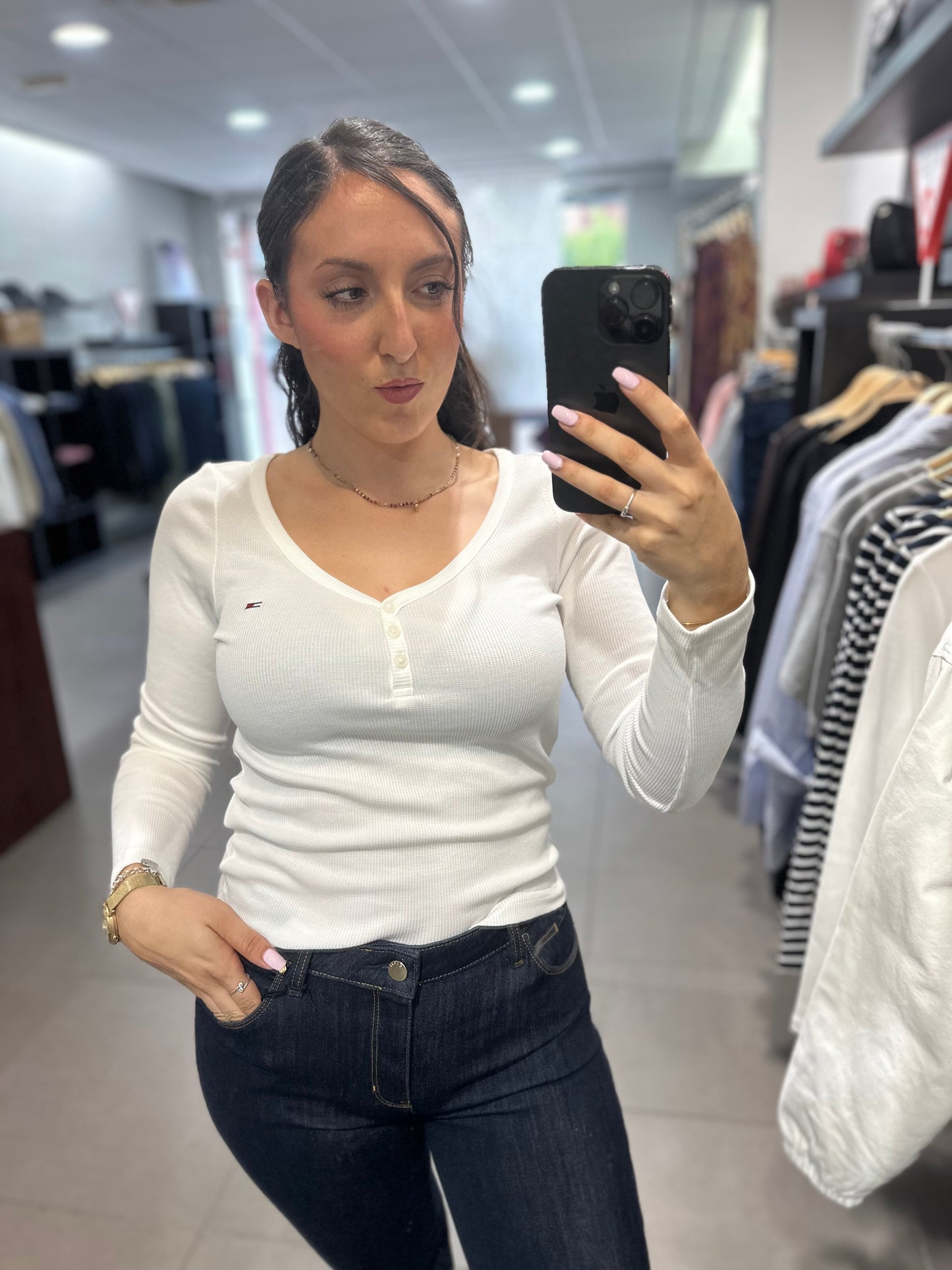 CAMISETA TOMMY JEANS CANALÉ BLANCO CON LOGO BORDADO