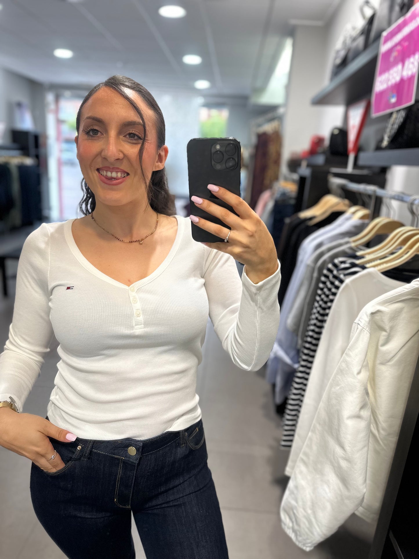 CAMISETA TOMMY JEANS CANALÉ BLANCO CON LOGO BORDADO