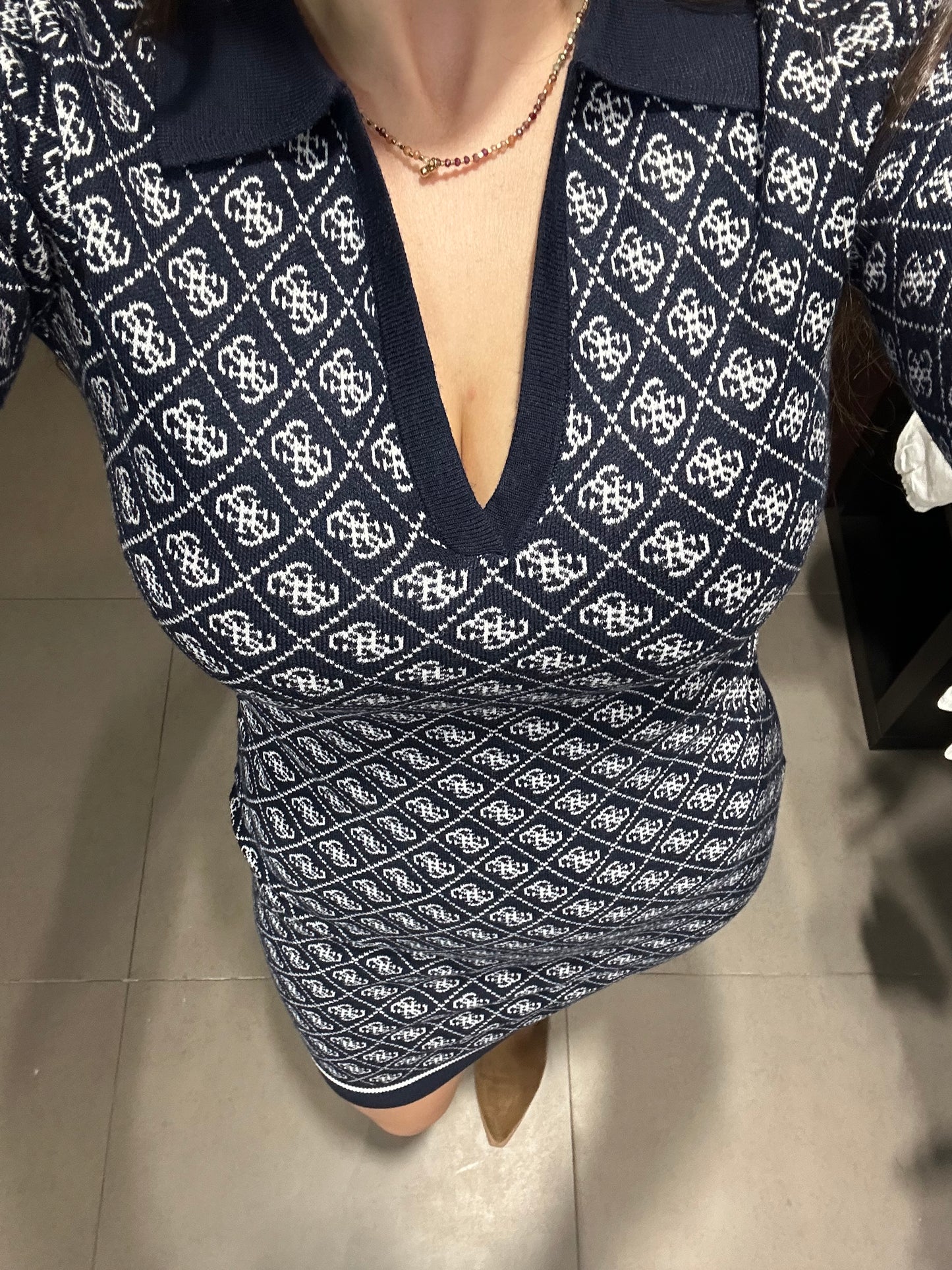 VESTIDO GUESS PUNTO AZUL MARINNO LOGO 4G CUELLO POLO
