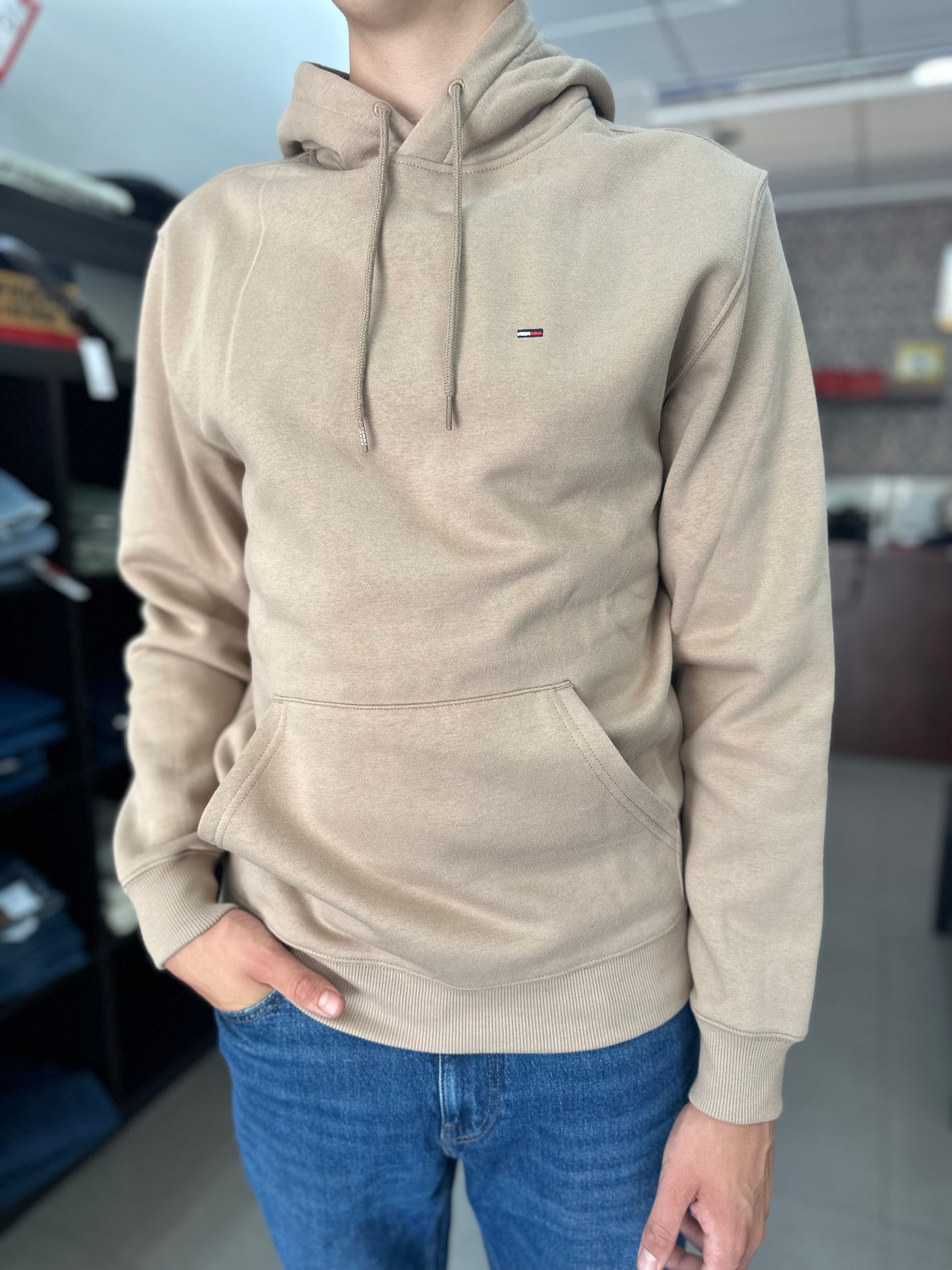 SUDADERA TOMMY TAUPE CON CAPUCHA