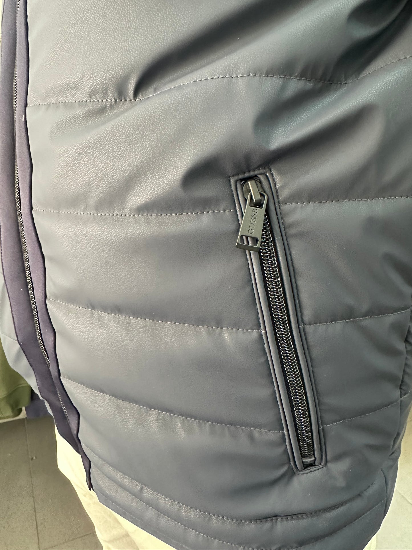 CHAQUETA GUESS AZUL MARINA HOMBRE