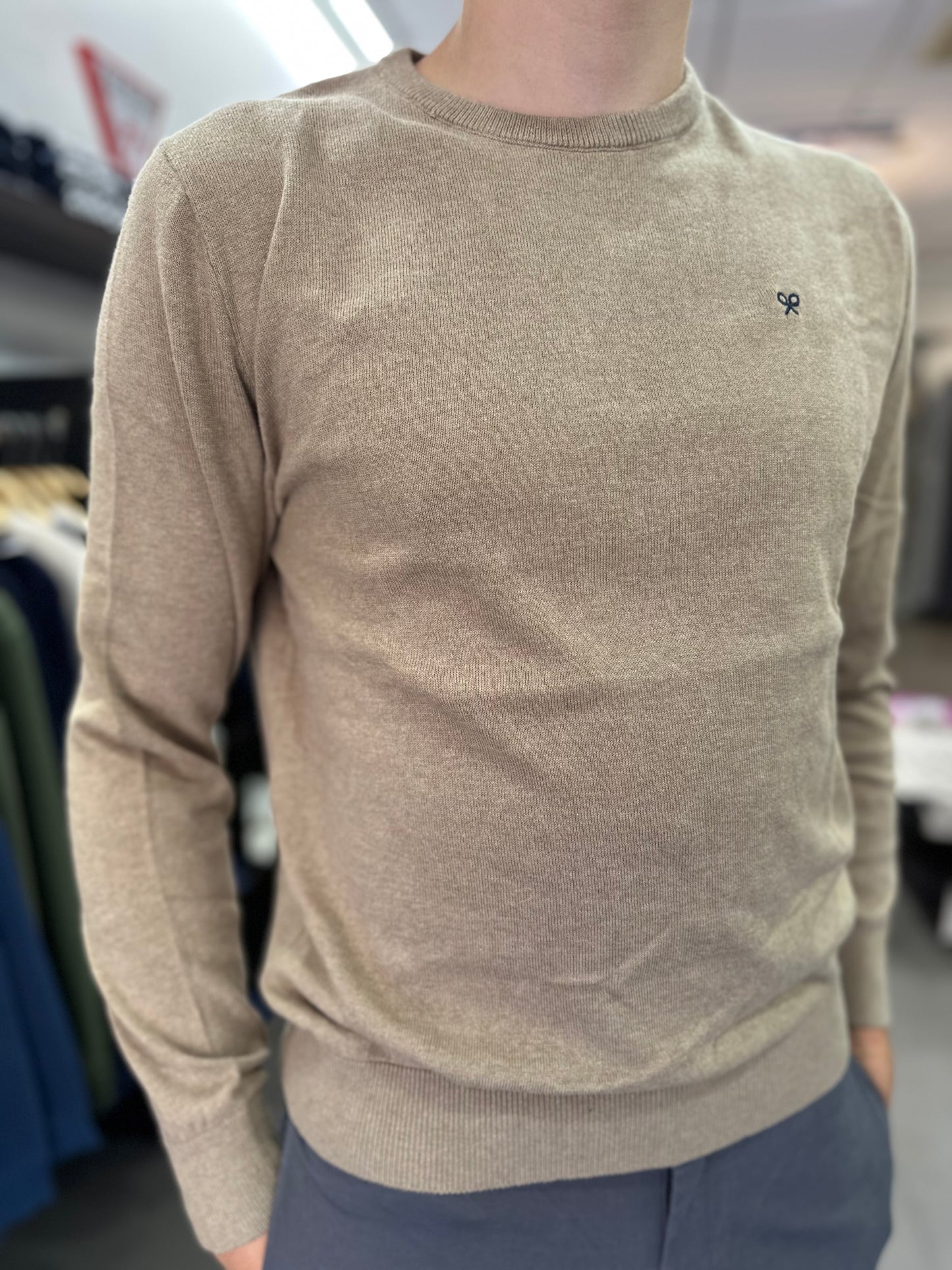 JERSEY SILBON CAMEL CON LOGO AZUL MARINO