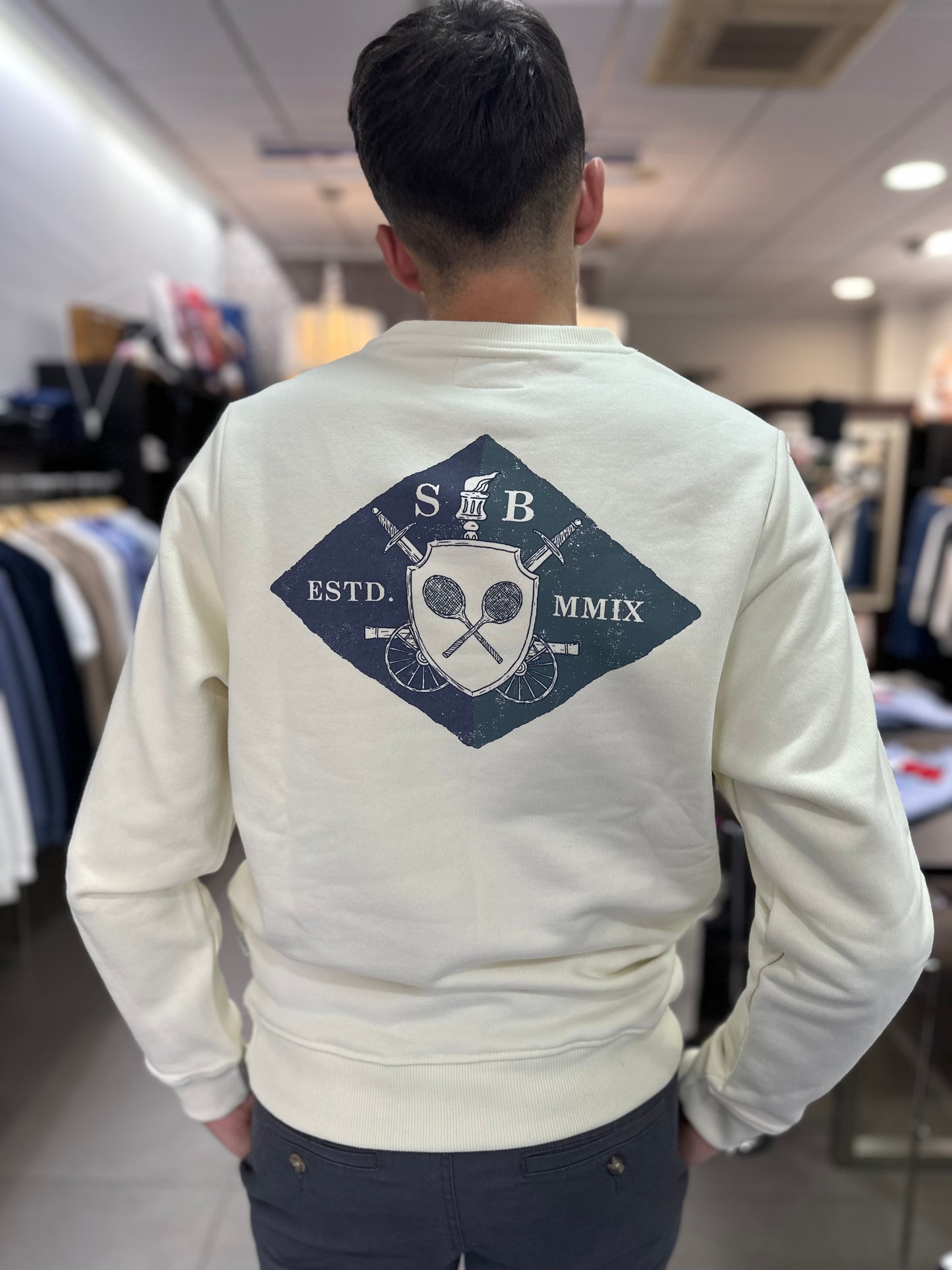 SUDADERA SILBON CON LOGO EN LA ESPALDA