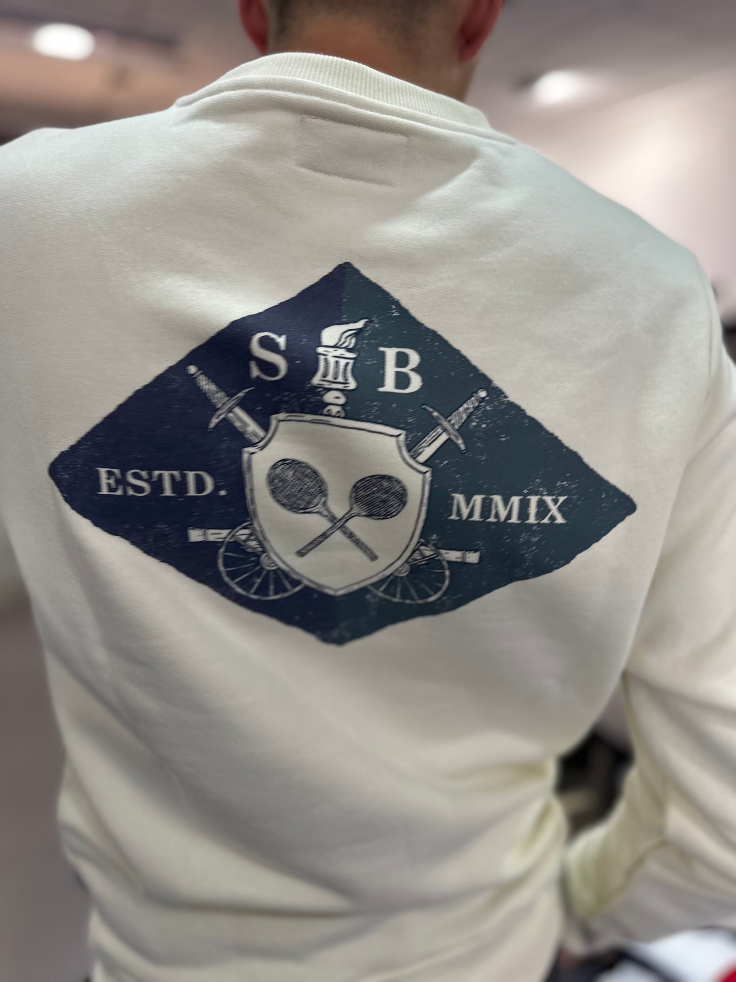 SUDADERA SILBON CON LOGO EN LA ESPALDA