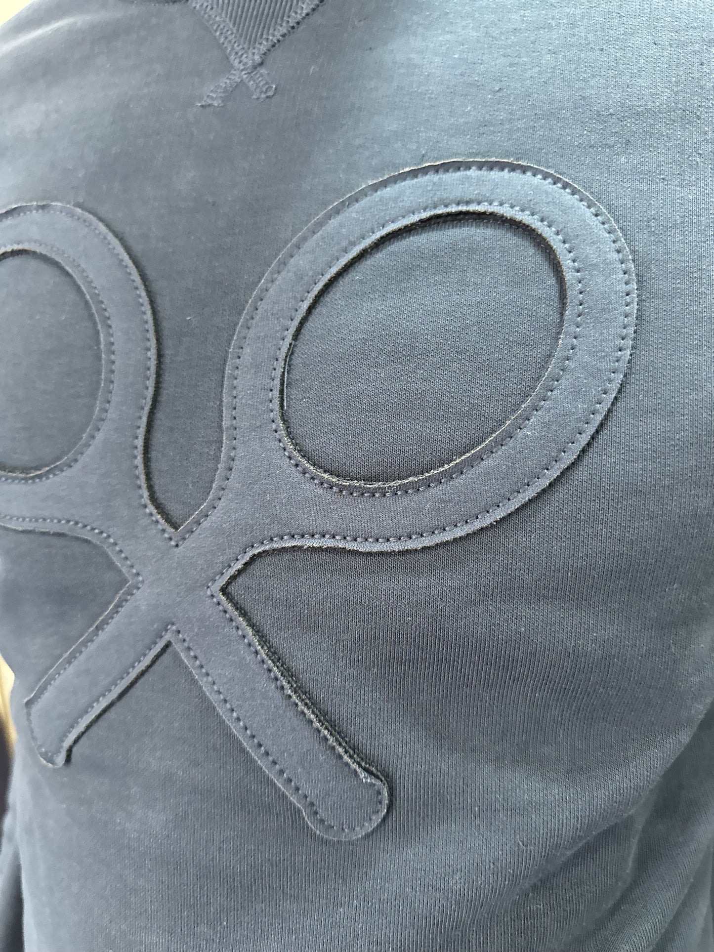 SUDADERA SILBON AZUL MARINA CON LOGO BORDADO