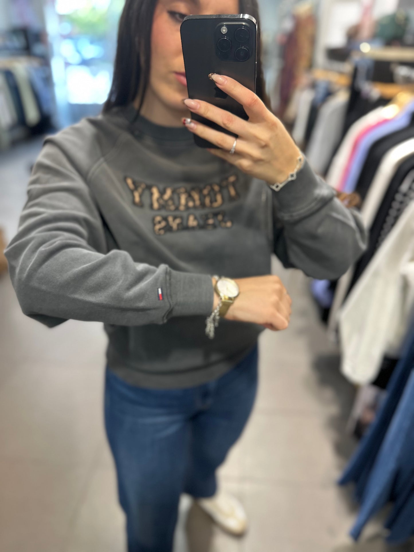 SUDADERA TOMMY JEANS GRIS LOGO ANIMAL PRINT