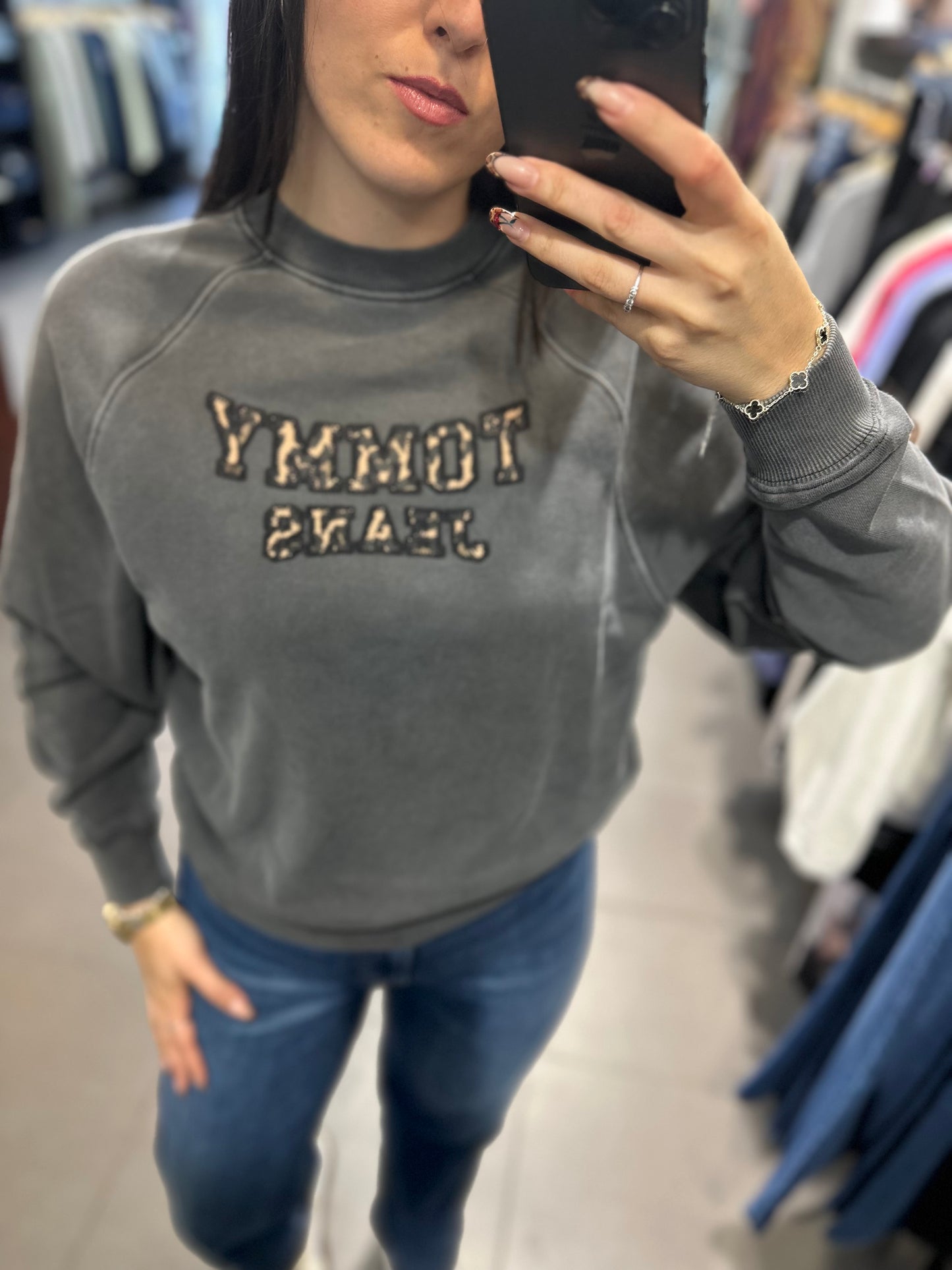 SUDADERA TOMMY JEANS GRIS LOGO ANIMAL PRINT