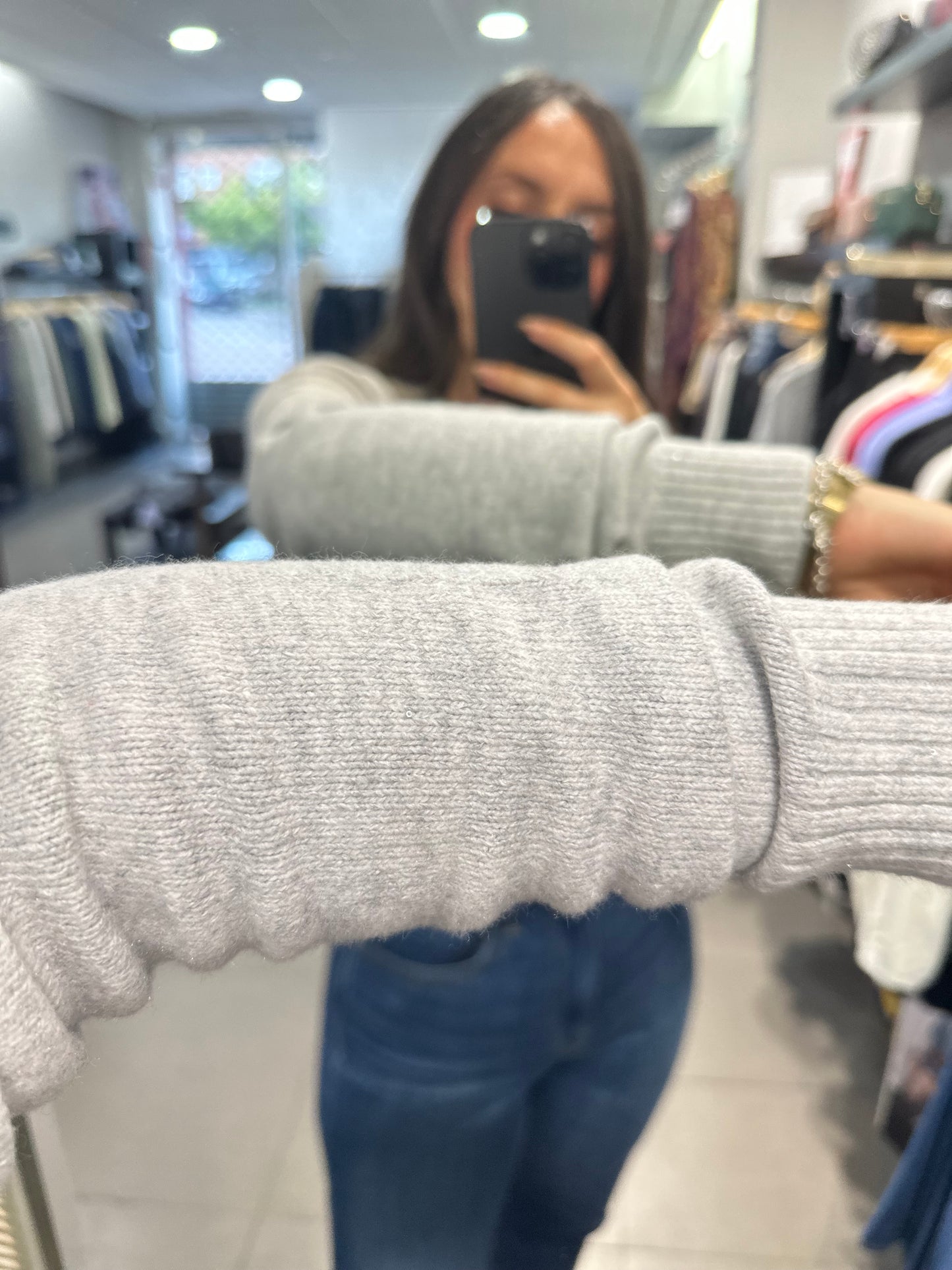 JERSEY CROP TOMMY JEANS GRIS CON BANDERA CON BRIILLITOS