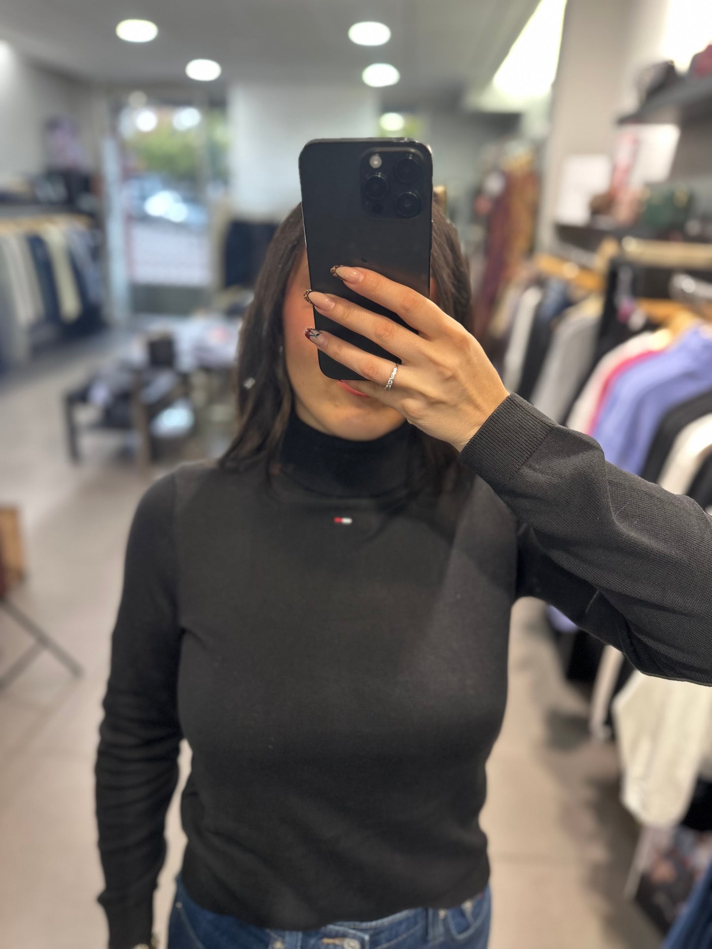 JERSEY TOMMY JEANS CUELLO ALTO NEGRO