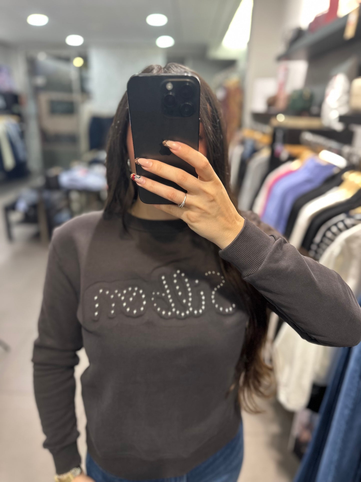 SUDADERA SILBON GRIS LOGO TACHUELAS