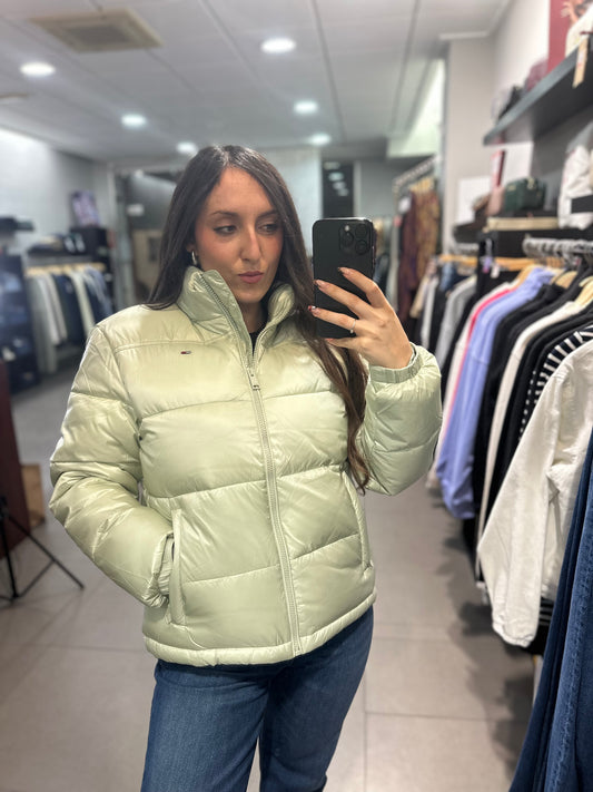 CHAQUETA TOMMY JEANS VERDE EFECTO SATINADO