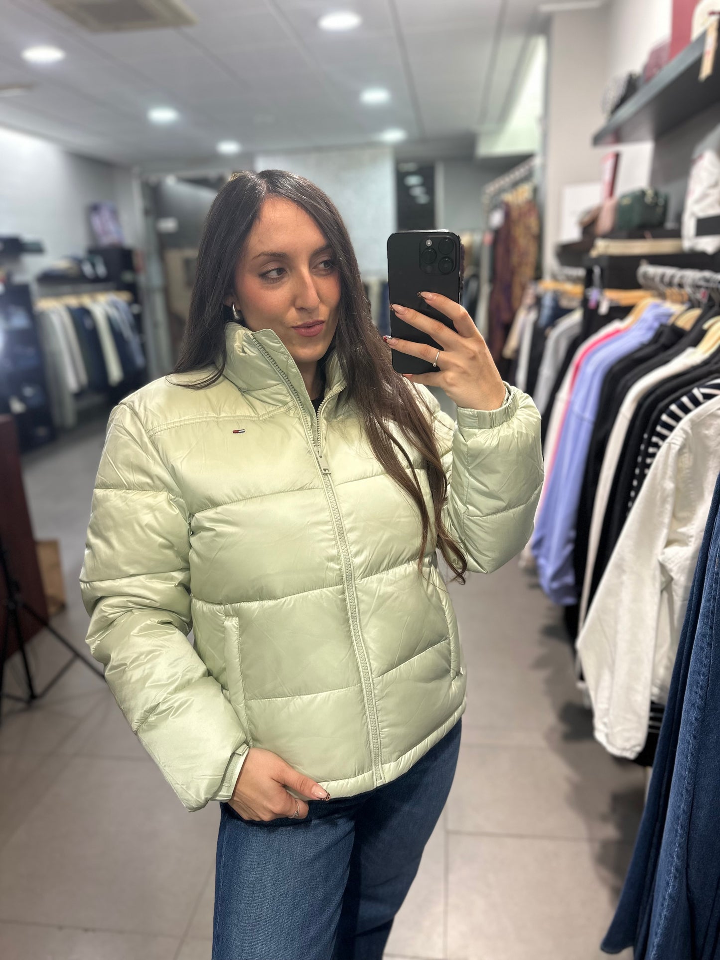 CHAQUETA TOMMY JEANS VERDE EFECTO SATINADO